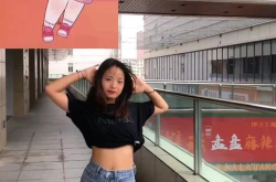 银行小姐姐pk小姐姐,巅峰对决，谁主沉浮？