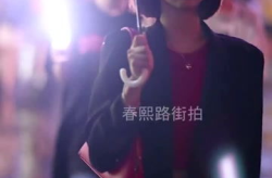 方向灯小姐姐,引领时尚潮流的照明新宠